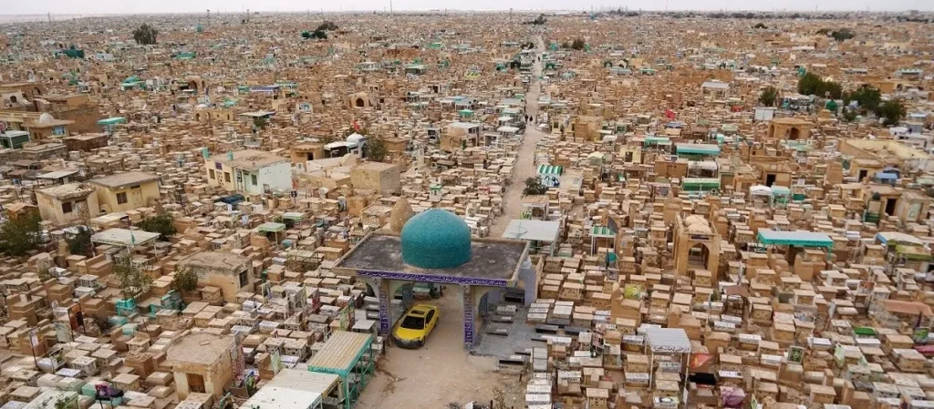 قبرستان وادی السلام نمای بالا